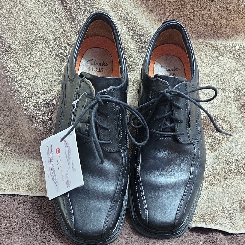 Clarks Men's Classic‎ Black Oxfords